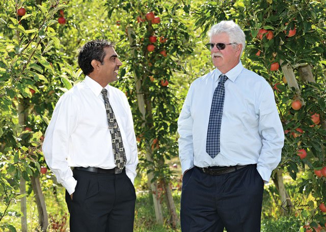 BCFGA President Fred Steele and Vice President Bhupinder Dhaliwal