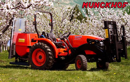 Kubota MX5100 with a Munckhof Bin Loader and tower sprayer attached